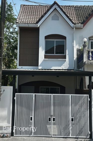 ทาวน์เฮ้าส์หลังมุม 