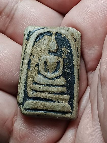 พระสมเด็จวัดระฆัง รุ่นเเรก พิมพ์ใหญ่ มีลงรักยางไม้เก่า สร้างยุคต้น เก่าตามสภาพครับ รูปที่ 13