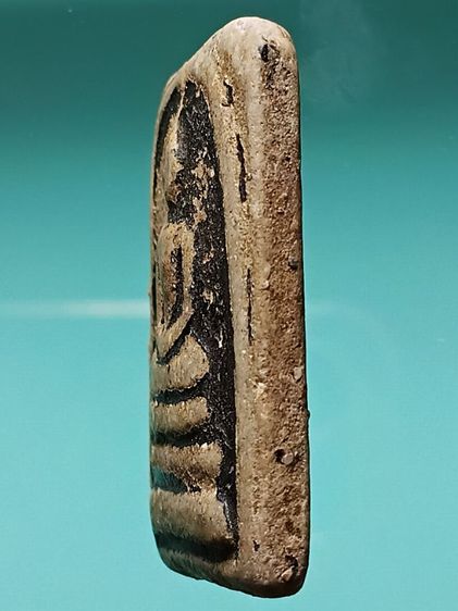 พระสมเด็จวัดระฆัง รุ่นเเรก พิมพ์ใหญ่ มีลงรักยางไม้เก่า สร้างยุคต้น เก่าตามสภาพครับ รูปที่ 3