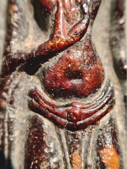 พระร่วงยืนหลังลายผ้า  กรุวัดพระศรีรัตนมหาธาตุ จ.ลพบุรี   เนื้อชินตะกั่วสนิมแดง  รูปที่ 4