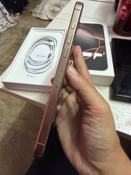 iPhone 16 pro max 256 gb  desert titanium ครบกล่อง ประกัน เมษา 69 รูปที่ 3