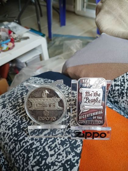 เหรียญเงินและเงินแท่ง