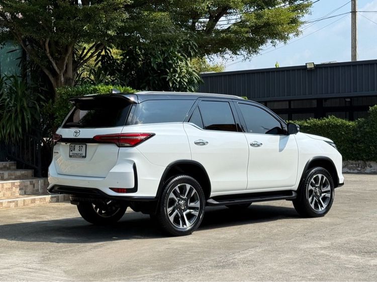 Toyota Fortuner 2022 2.4 Legender Utility-car ดีเซล ไม่ติดแก๊ส เกียร์อัตโนมัติ ขาว รูปที่ 3