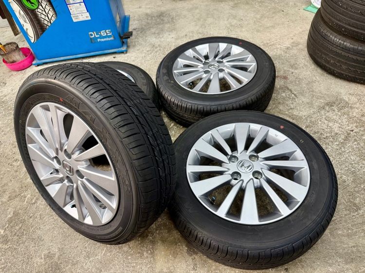 ล้อแม็ก HONDA CITY ขอบ 15” ถอดป้ายแดง ยาง MAXXIS 185-60R15 ปี 25 ตุ่มหน้ายางยังอยู่ครบ รูปที่ 2