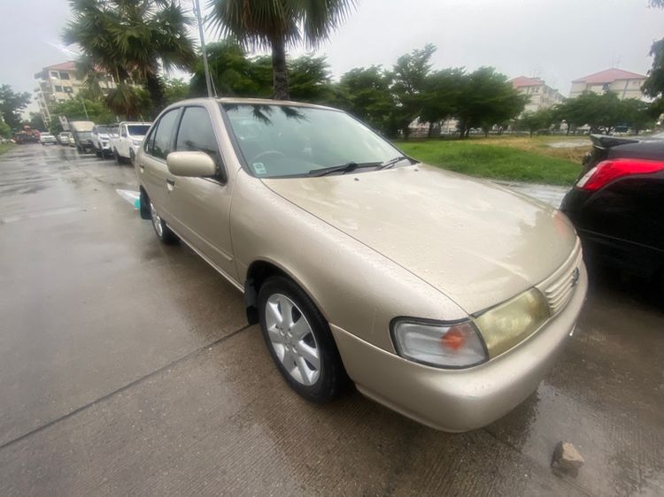 รถ Nissan Sunny 1.6 Super GL Saloon สี บรอนซ์ทอง