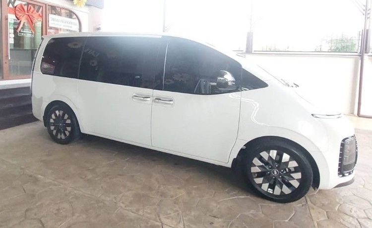 Hyundai Staria 2023 PREMIUM 2.2 Utility-car ดีเซล ไม่ติดแก๊ส เกียร์อัตโนมัติ ขาว รูปที่ 3