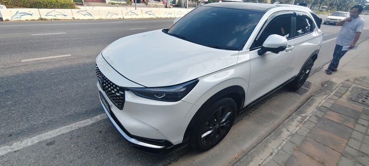 รถ Honda HR-V 1.5 e:HEV RS สี ขาว
