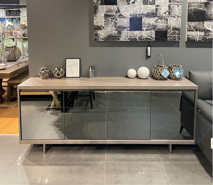 Mirror Sideboard ตู้เก็บของกระจก นำเข้า ราคาปกติ 41,000 บาท ด้านหน้าเป็นกระจกสวยดูดี ตู้เก็บหน้าบานกระจก