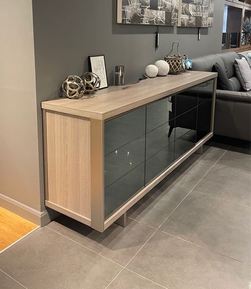 Mirror Sideboard ตู้เก็บของกระจก นำเข้า ราคาปกติ 41,000 บาท ด้านหน้าเป็นกระจกสวยดูดี ตู้เก็บหน้าบานกระจก รูปที่ 3