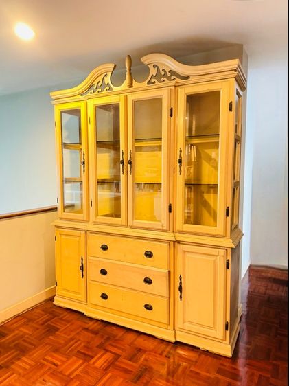 White Oak Display Cabinet ตู้โชว์ไม้โอ๊คและกระจก ตัวใหญ่ สวย เป็นไม้สีอ่อน สั่งมาจากอเมริกา 🇺🇸 สมัยก่อนซื้อมาเกิน 100,000 รูปที่ 2