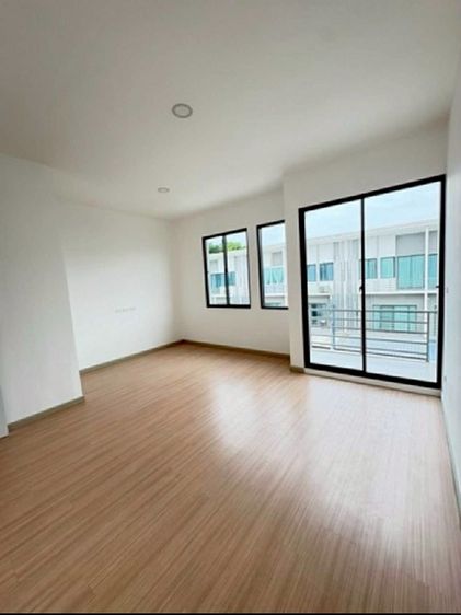 อื่นๆ มีบางส่วน ทาวน์โฮม รูปที่ 2