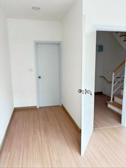 อื่นๆ มีบางส่วน ทาวน์โฮม รูปที่ 3