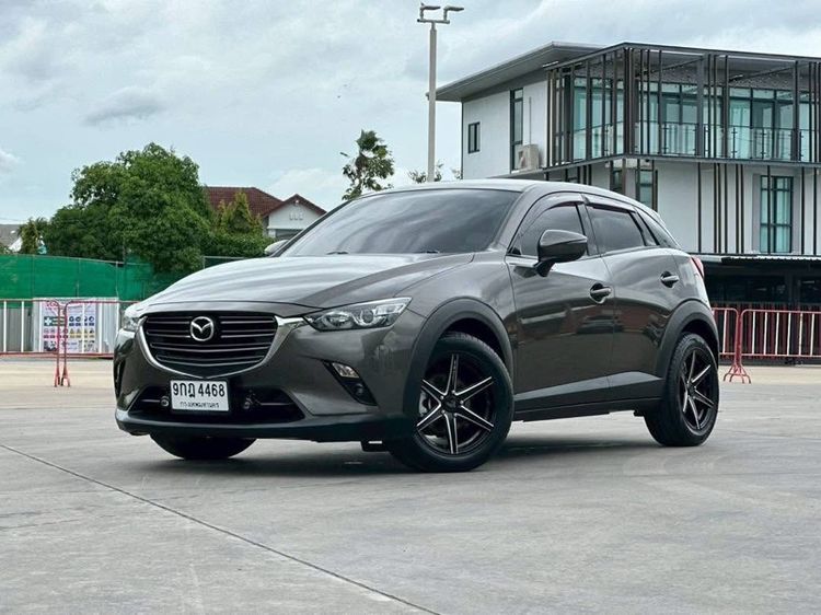 รถ Mazda Mazda3 2.0 S สี น้ำตาล