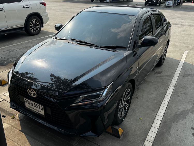รถ Toyota Yaris ATIV 1.2 Sport สี ดำ