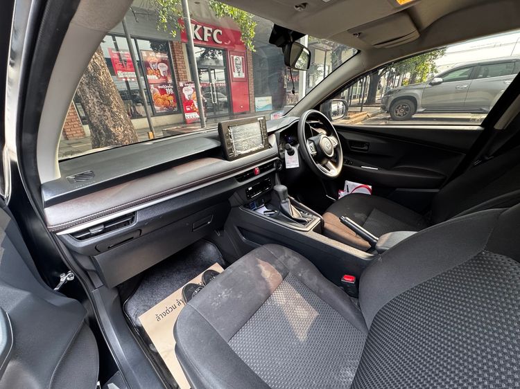 Toyota Yaris ATIV 2023 1.2 Sport Sedan เบนซิน ไม่ติดแก๊ส เกียร์อัตโนมัติ ดำ รูปที่ 4