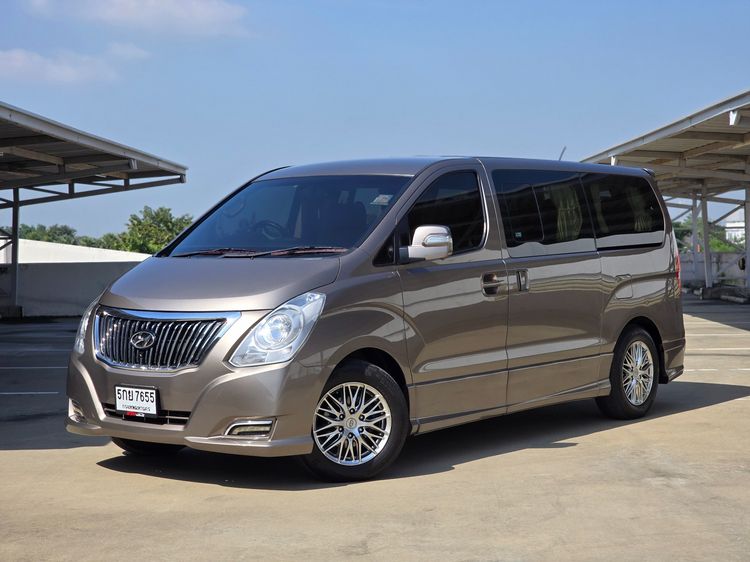 รถ Hyundai Grand Starex 2.5 VIP สี น้ำตาล