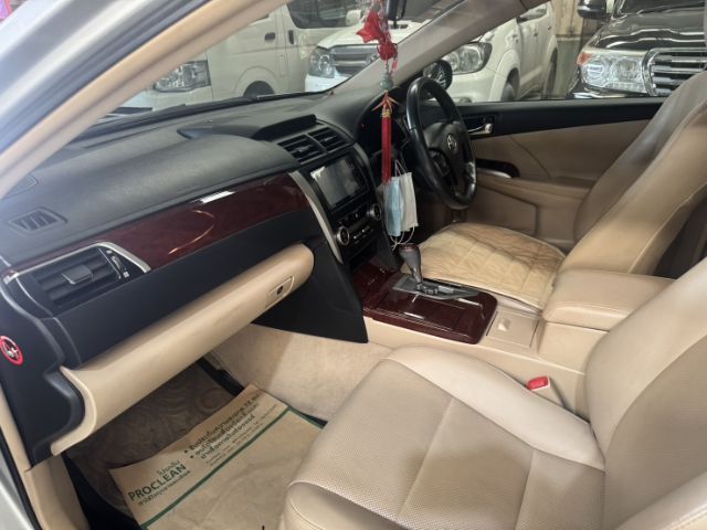 รถ Toyota Camry 2.0 G สี บรอนซ์เงิน