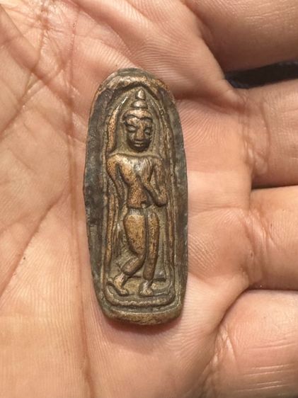 พระลีลาเม็ดขนุน