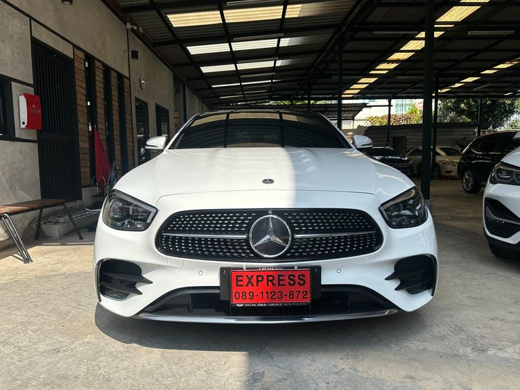 Mercedes-Benz E-Class 2022 E300e Sedan ปลั๊กอินไฮบริด (PHEV) ไม่ติดแก๊ส เกียร์อัตโนมัติ ขาว รูปที่ 2