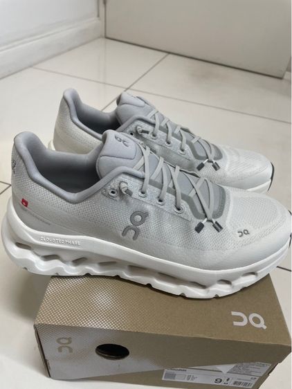 รองเท้า on cloud  รูปที่ 4