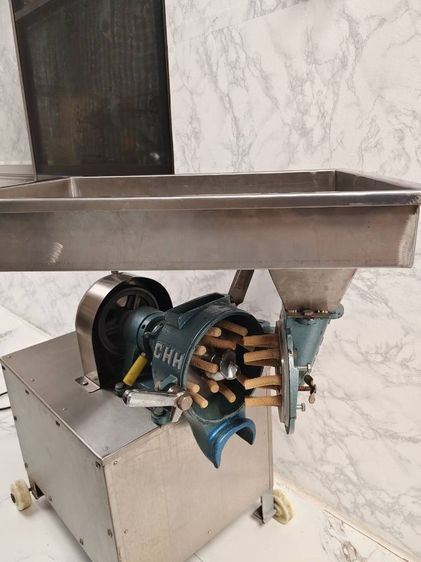 ขายเครื่องฉีกหมู ไก่ฝอย สภาพใหม่สุดๆ ใช้งานง่าย สภาพดี ราคา 15,000 บาท  รูปที่ 3