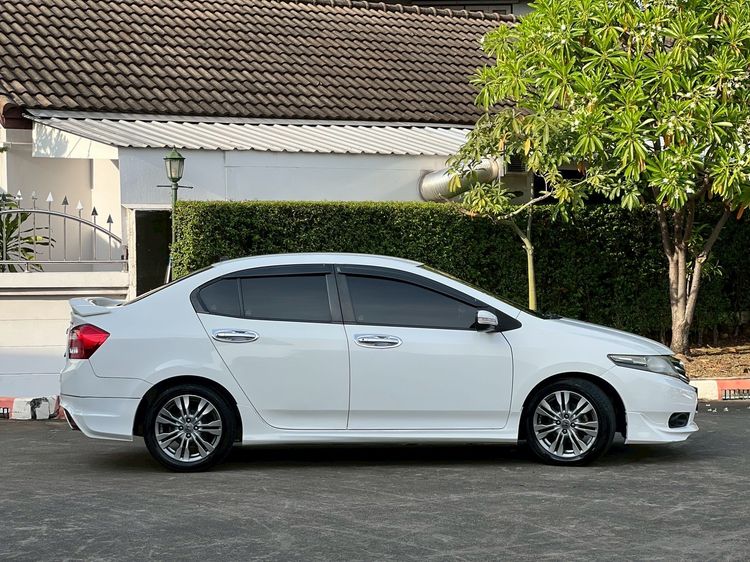 Honda City 2013 1.5 Sv i-VTEC Sedan เบนซิน เกียร์อัตโนมัติ ขาว รูปที่ 4