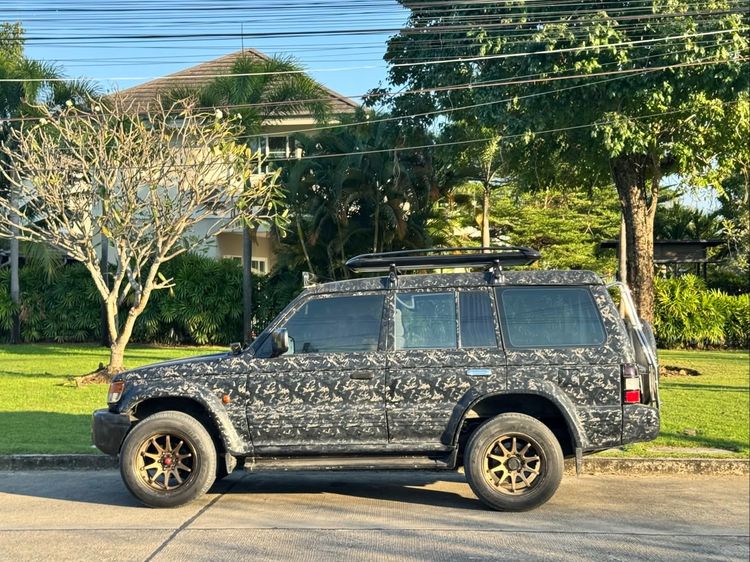 รถ Mitsubishi Pajero 3.5 GLS 4WD สี ดำ