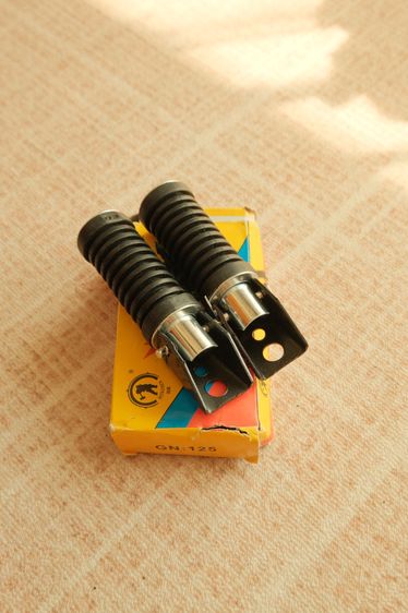 คันเหยียบพักเท้ามอเตอร์ไซค์ GN125 แบบยาง (1 คู่) Foot Pegs
