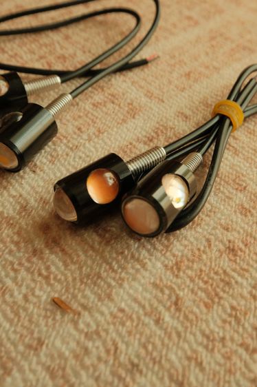 ไฟหน้า ไฟท้าย ไฟเลี้ยวมอเตอร์ไซค์ LED สีส้ม (2 คู่) - Cat Eyes LED Blinkers 2 pairs