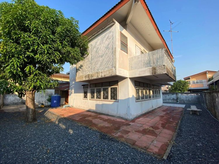 อื่นๆ มีบางส่วน สร้างเสร็จก่อน 2010 บ้านเดี่ยว หมู่บ้านอมรพันธ์ รุ่น 1 ซอยเสนานิคม 1 ลาดพร้าว 106 ตรว รูปที่ 2