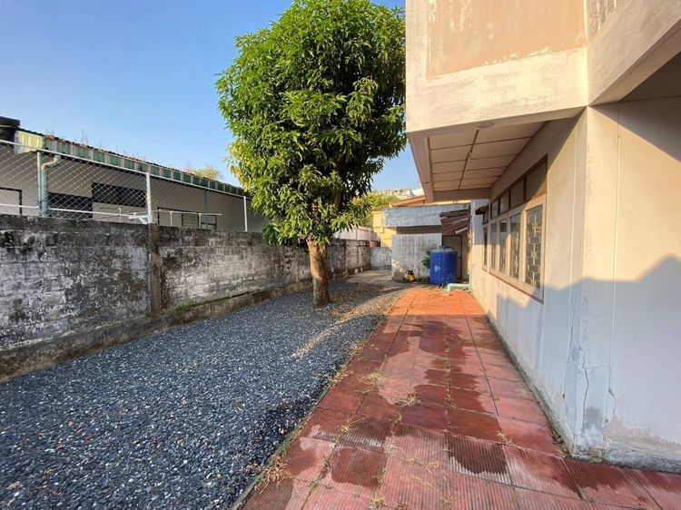 อื่นๆ มีบางส่วน สร้างเสร็จก่อน 2010 บ้านเดี่ยว หมู่บ้านอมรพันธ์ รุ่น 1 ซอยเสนานิคม 1 ลาดพร้าว 106 ตรว รูปที่ 4