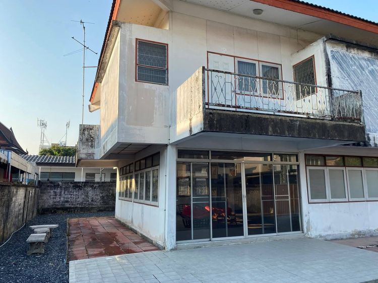 อื่นๆ มีบางส่วน สร้างเสร็จก่อน 2010 บ้านเดี่ยว หมู่บ้านอมรพันธ์ รุ่น 1 ซอยเสนานิคม 1 ลาดพร้าว 106 ตรว รูปที่ 3