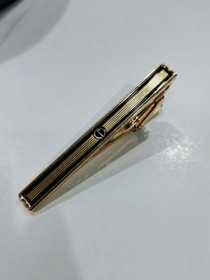 ที่หนีบเน็คไท Dunhill Tie Clip แท้ วินเทจ 🇬🇧 แบรนด์ดัง งานสวย โลโก้ชัดเจน ใส่แล้วดูภูมิฐานมาก ของแท้ งานวิจเทจ สภาพดี ต่อรองได้ ทักแชต
