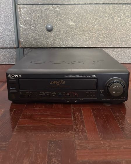 เครื่องเล่นวิดีโอเทปเก่า ยี่ห้อ Sony (ใช้งานไม่ได้แล้ว)