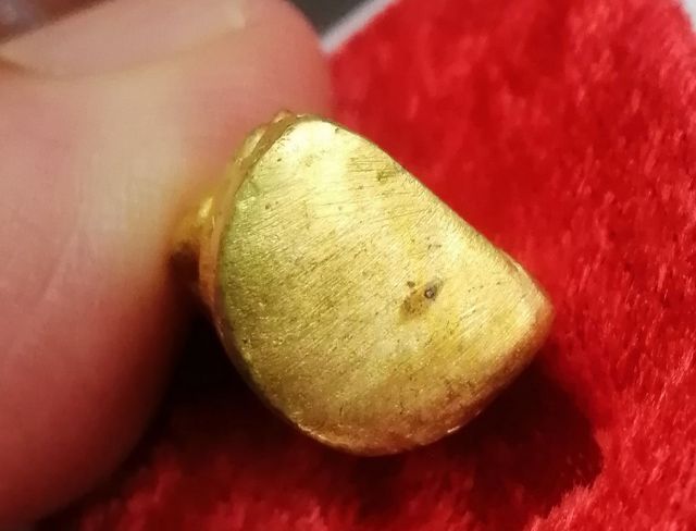 
หล่อสังกัจจายน์ เมตตามหาลาภ หลวงพ่อคูณ ปี37
เนื้อทองทิพย์ สวยๆ นอนกล่อง เ รูปที่ 4