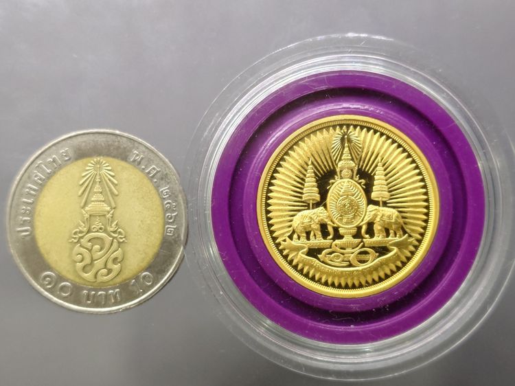 เหรียญตราสัญลักษณ์ กาญจนาภิเษก สองหน้า เนื้อชุบทอง พ.ศ.2539 (หายาก ผลิตน้อย) ขนาด 2.5 ซม พร้อมกล่องเดิม รูปที่ 7