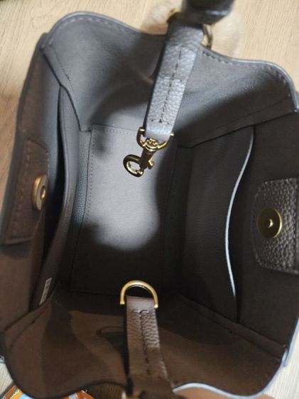กระเป๋า tory burch Small McGraw Bucket Bag ช้อปไทยค่ะ รูปที่ 7