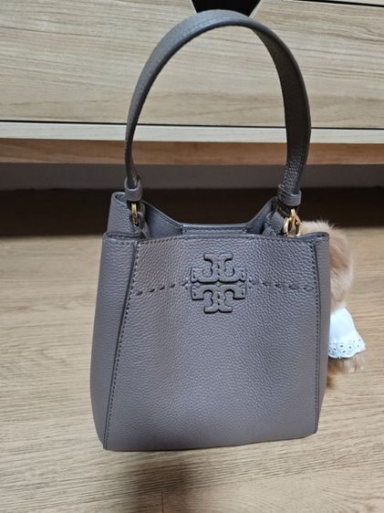 กระเป๋า tory burch Small McGraw Bucket Bag ช้อปไทยค่ะ