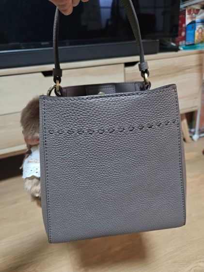 กระเป๋า tory burch Small McGraw Bucket Bag ช้อปไทยค่ะ รูปที่ 2