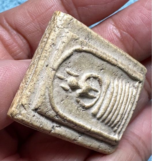 🙏พระสมเด็จวัดเกศไชโย พิมพ์เจ็ดชั้นนิยม🙏พระสมเด็จพิมพ์ใหญ่ เนื้อเก่า กรอบเงินเดิม องค์ละ 4550 รูปที่ 5