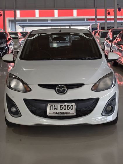 Mazda Mazda 2 2011 1.5 Spirit Sports Sedan เบนซิน LPG เกียร์อัตโนมัติ ขาว รูปที่ 2