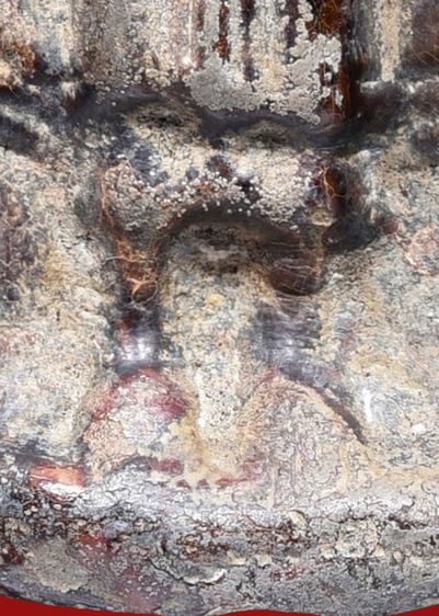 มรดกบรรพบุรุษ สนิมไขแดงลูกหว้า พระบ้าน พระร่วงยืนหลังรางปืน กรุวัดพระศรีมหาธาตุ ลพบุรี  ขึ้นไข แตกใยแมงมุม สวย รูปที่ 17