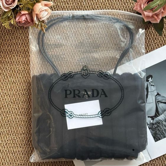 ผ้า หญิง ดำ PRADA 𝗚𝗪𝗣 𝗦𝗵𝗲𝗮𝗿𝗹𝗶𝗻𝗴 𝗧𝗼𝘁𝗲 𝗕𝗮𝗴ของเเถมจากเคาร์เตอร์เครื่องสำอางค์นะคะ