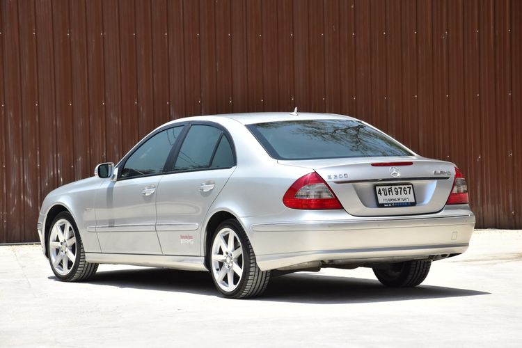 Mercedes-Benz E-Class 2010 E200 Kompressor Sedan เบนซิน NGV เกียร์อัตโนมัติ บรอนซ์เงิน รูปที่ 4