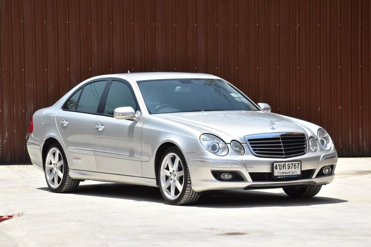 รถ Mercedes-Benz E-Class E200 Kompressor สี บรอนซ์เงิน