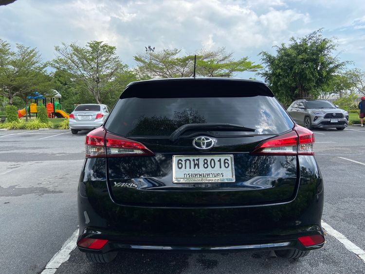 Toyota Yaris 2017 1.2 J Eco Sedan เบนซิน ไม่ติดแก๊ส เกียร์อัตโนมัติ ดำ รูปที่ 4