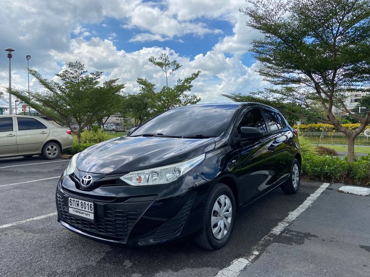 รถ Toyota Yaris 1.2 J Eco สี ดำ