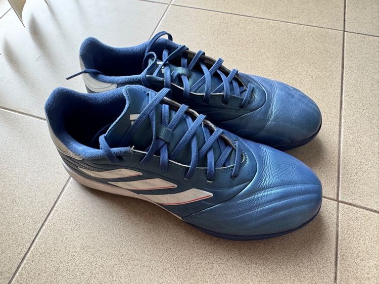 รองเท้าสตั๊ด adidas รุ่น Copa Pure สำหรับเตะหญ้าเทียม