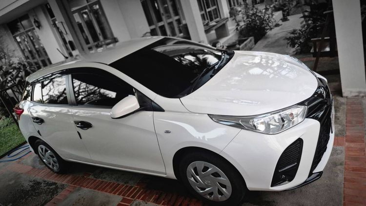 รถ Toyota Yaris 1.2 Entry สี ขาว