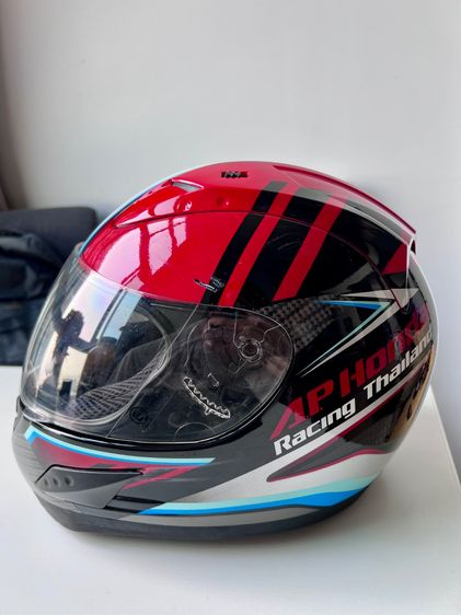 หมวกกันน็อก